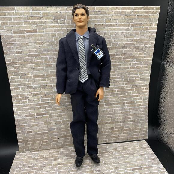 X-Files Barbie AGENT FOX MULDER Ken Doll 1998 Articulated Jointed B12 - Picture 2 of 6